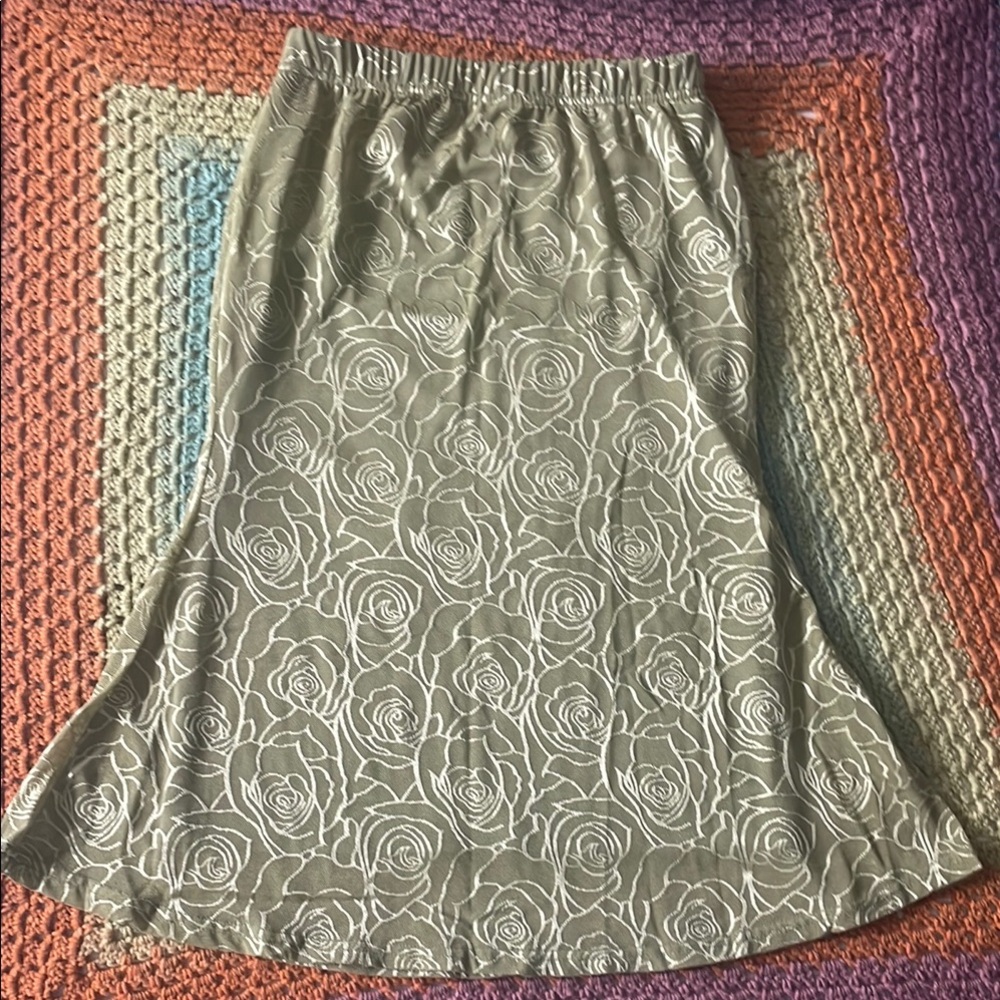 SHEIN Green Midi A-line Skirt with Slip